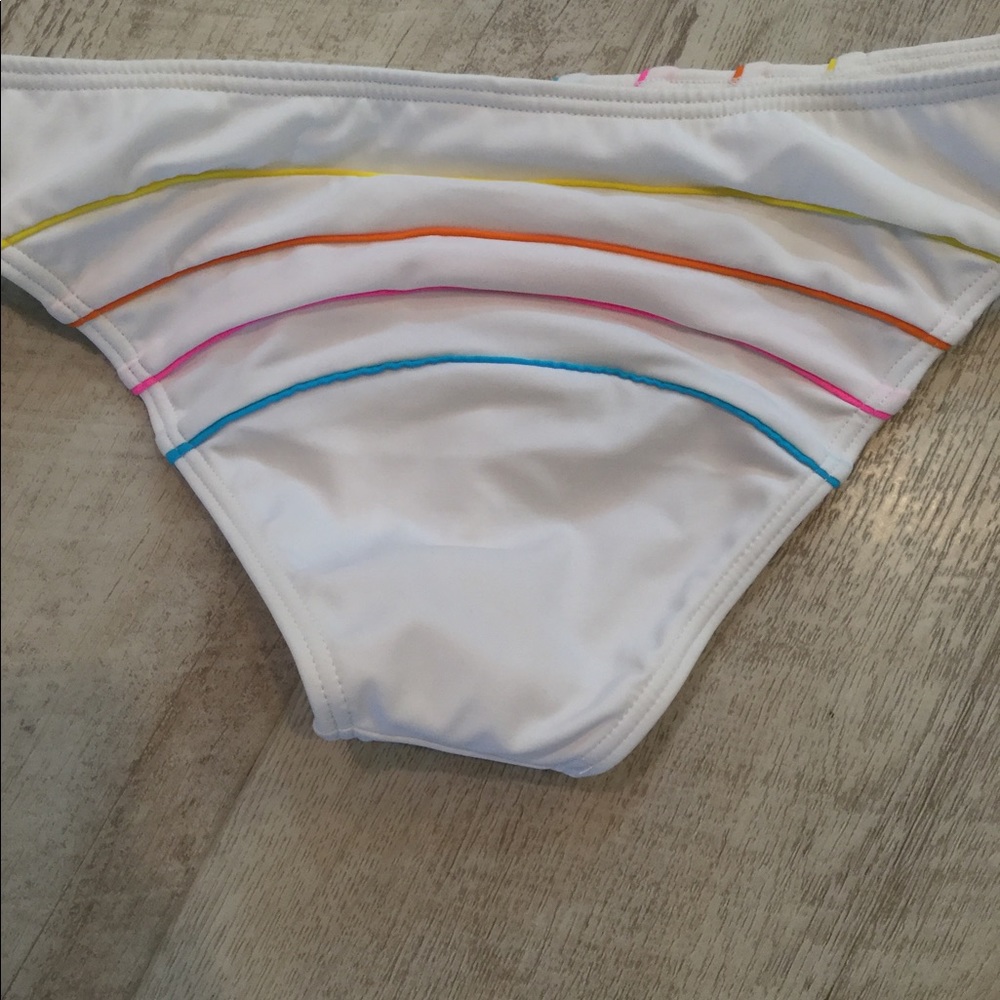 Brand new Roxy Bikini - Picture 7 of 7